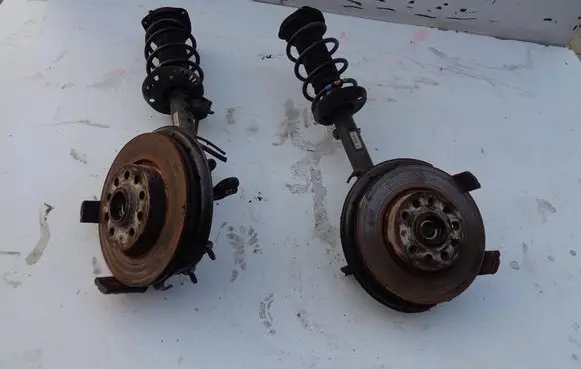 Volkswagen Golf V Front wheel hub spindle knuckle
