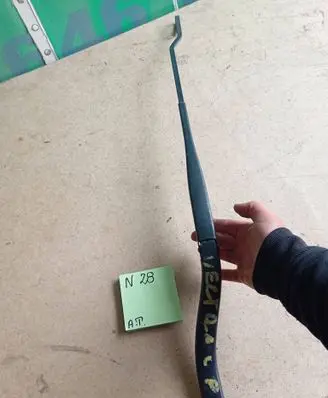 Opel Vectra C Front wiper blade arm 5658989