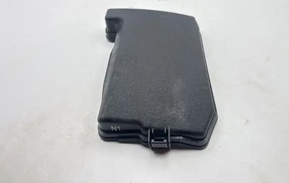 Toyota Auris E180 Fuse box cover 8266202590