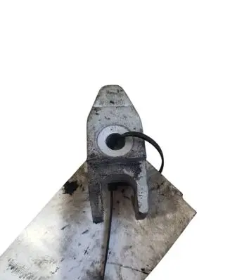 Opel Astra J Fuel Injector clamp holder 1081986