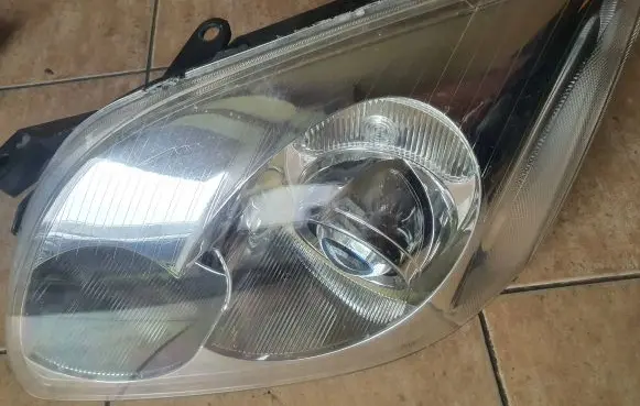 Toyota Avensis T220 Headlight/headlamp 10016337 020675 10r020675