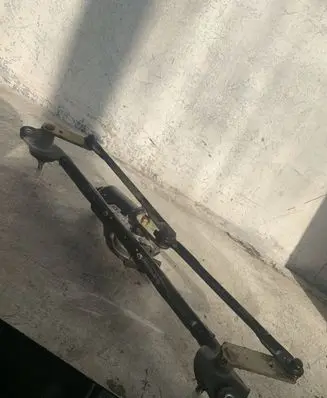 Hyundai Santa Fe Front wiper linkage 981102B000