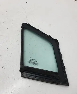 Toyota Avensis T270 Front door vent window glass four-door 6821605010 43R001605