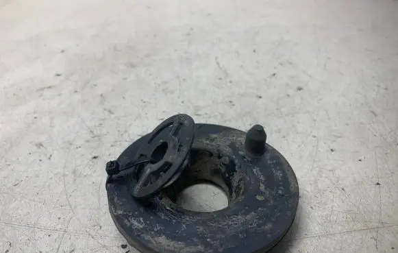 Volkswagen Touran I Front coil spring rubber mount 1K0512297C