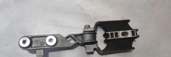 Volvo XC90 Engine mount bracket 31359890