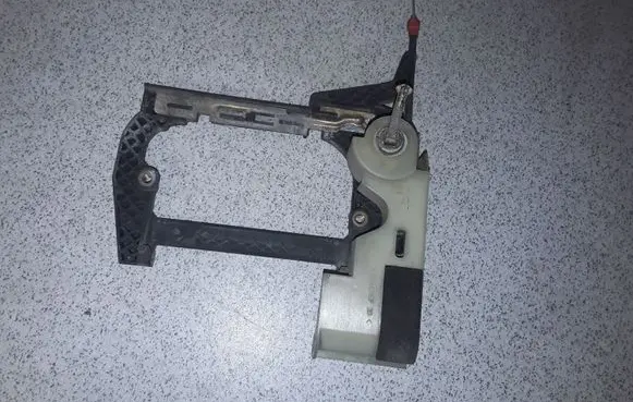 BMW 5 E39 Front door exterior handle/bracket 51218245351 8245351