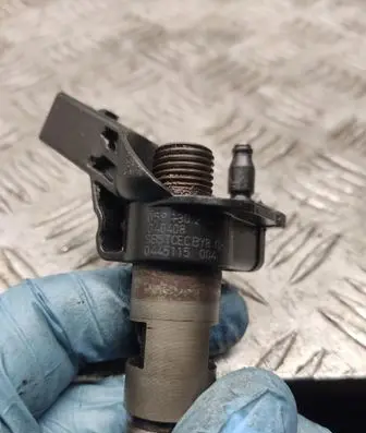 Audi A8 S8 D3 4E Fuel injector 059130277q