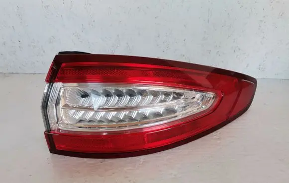 Ford Fusion II Rear/tail lights DS7313404AH