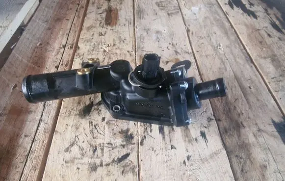 Thermostat/thermostat housing