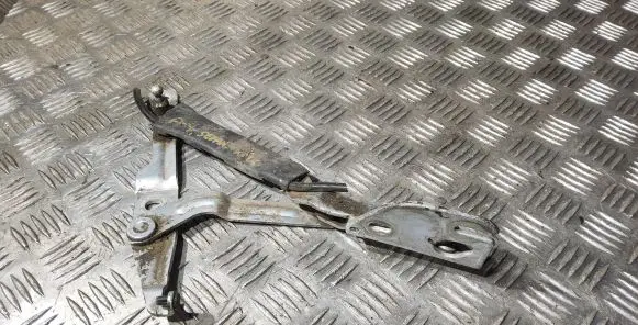 Audi A4 S4 B5 8D Tailgate/trunk/boot hinge 8D5827301C