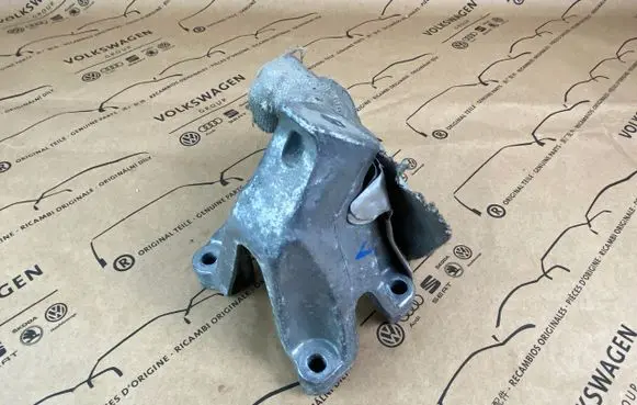 Audi A4 S4 B8 8K Engine mounting bracket 8K0199307BJ