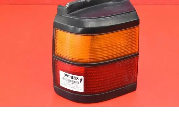 Volkswagen PASSAT B4 Rear/tail lights 333945111