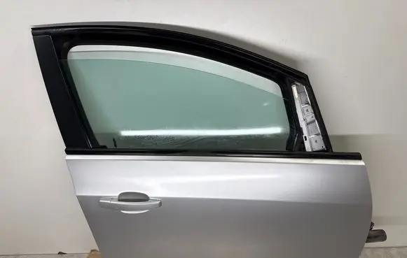 Opel Astra J Front door 13270671