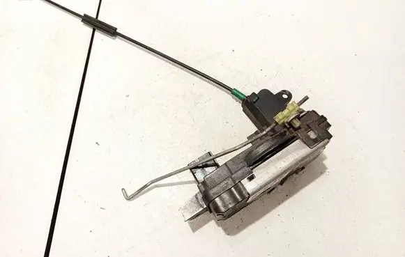 Opel Astra H Front door lock 13210749