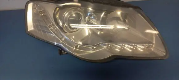 Volkswagen PASSAT B6 Headlight/headlamp 10E031542