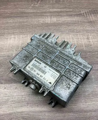 Volkswagen Golf III Engine control unit/module ECU 8A0907311K 0261203182
