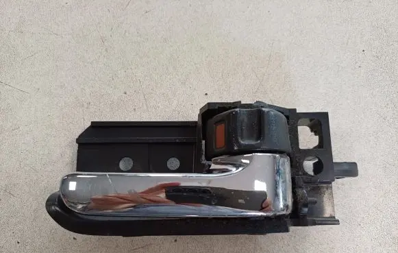 Toyota Avensis T250 Front door interior handle