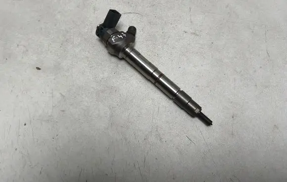 Audi Q3 8U Fuel injector 04L130277AC