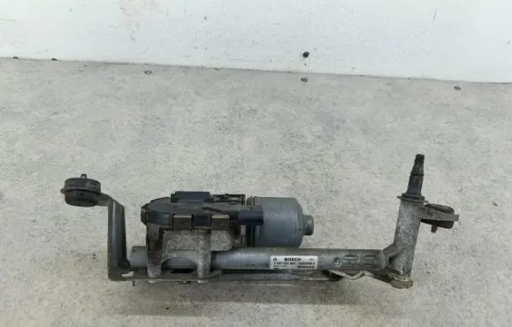 Volkswagen Golf Plus Front wiper linkage 