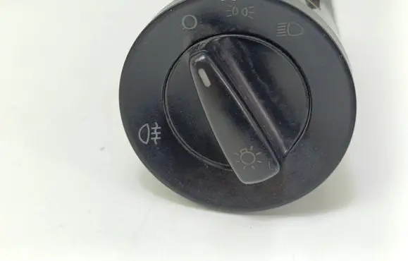 Volkswagen PASSAT B5.5 Light switch 