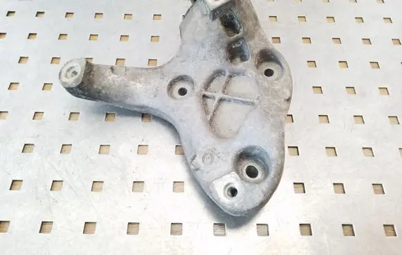 Skoda Octavia Mk2 (1Z) Engine mounting bracket 1K0260885B