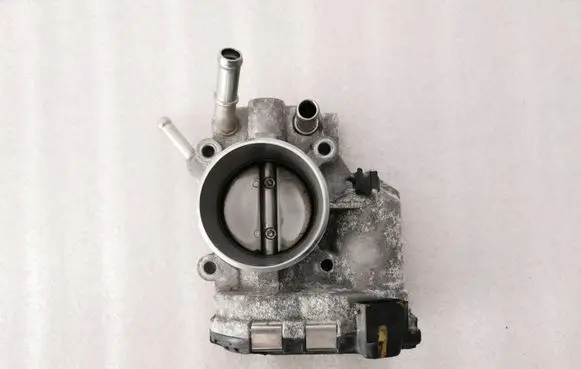 Hyundai i30 Throttle valve 351002B150