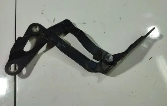 Engine bonnet/hood hinges