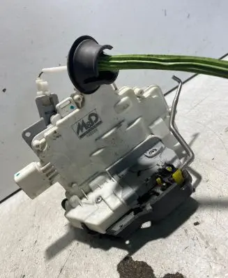 Audi A3 S3 8P Front door lock