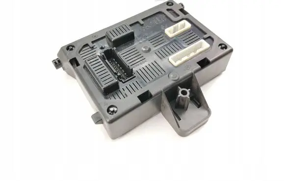 Renault Clio III Comfort/convenience module 8200652286 28118126