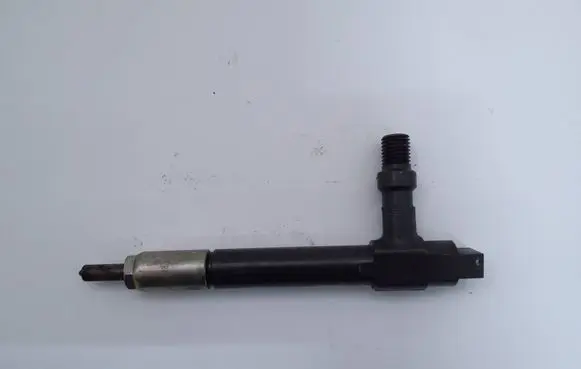 Mazda 626 Fuel injector D7390
