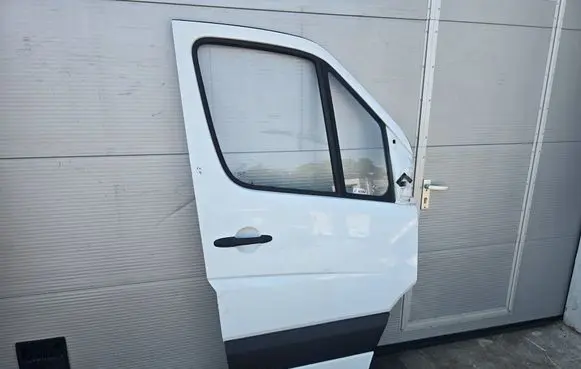 Mercedes-Benz Sprinter W906 Front door