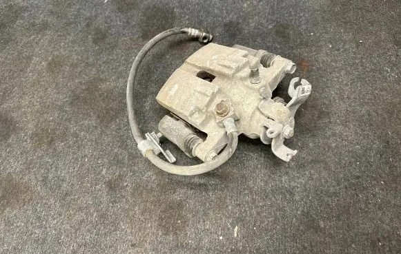 Ford Mustang VI Rear brake caliper FR3C2K328FJ 51B450737001