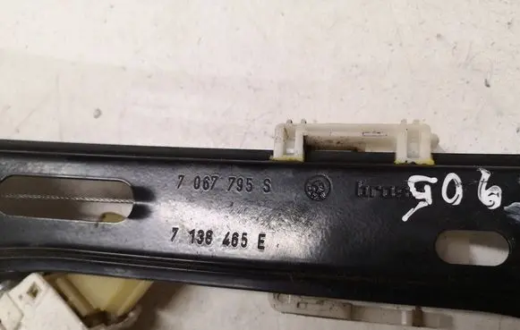 BMW 1 E81 E87 Front door window regulator with motor 7067795 7138465