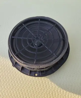 Audi A4 S4 B9 Front door speaker 8W0035415