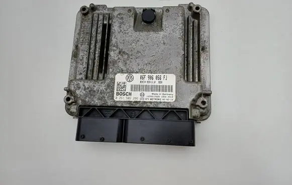 Seat Leon (1P) Engine control unit/module 06F906056FJ 0261S02266