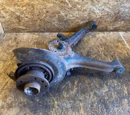 Opel Omega A Rear wheel hub spindle/knuckle 