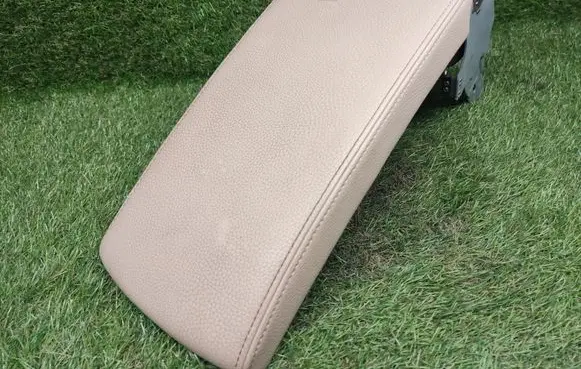 Volkswagen PASSAT CC Armrest