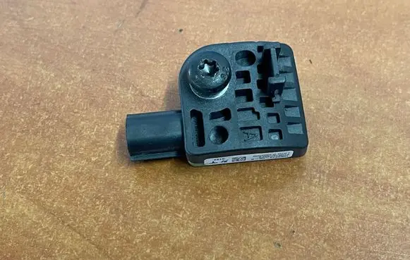 Tesla Model S Airbag deployment crash/impact sensor 100901700A 270016C35F9