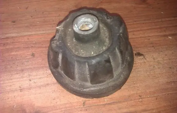 Mercedes-Benz C W203 Engine mount bracket 2033200273