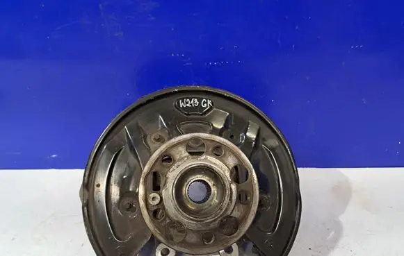 Mercedes-Benz E W213 Rear wheel hub A2055467380 A2135403905