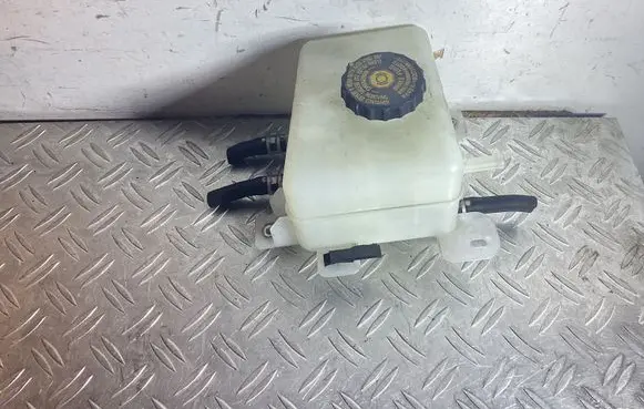 Brake fluid reservoir