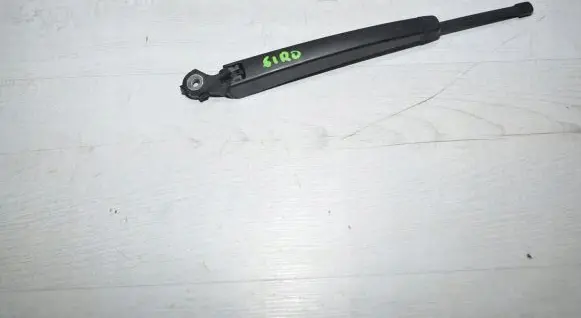 Rear wiper blade arm