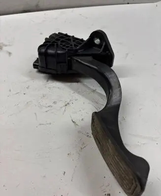 Toyota Prius (XW20) Accelerator throttle pedal 7812047050 1988003200 03J122247B5