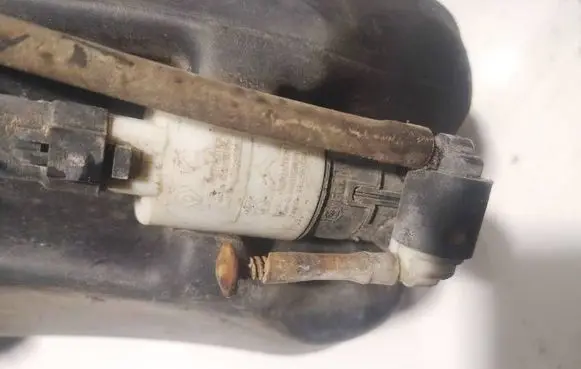 Peugeot 307 Windscreen/windshield washer pump 9641559880