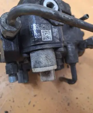 Toyota Avensis T250 Fuel injection high pressure pump 221000R020 HU2940000303