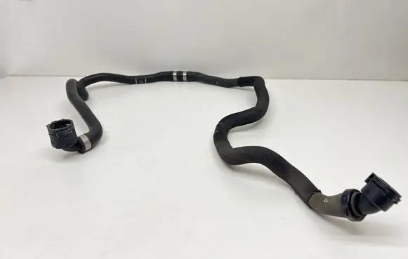 BMW 5 G30 G31 Engine coolant pipe/hose 8602633