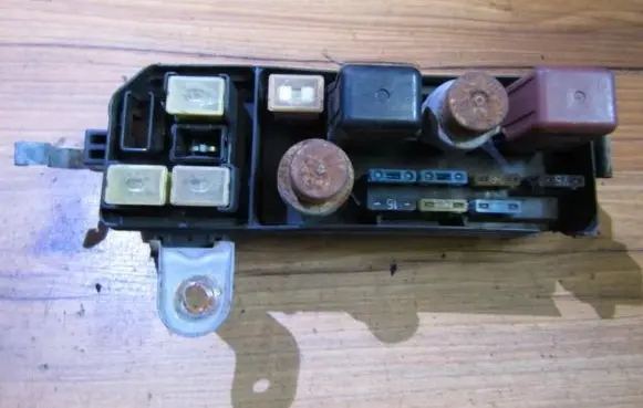 Toyota Yaris Fuse box set nenusaytas