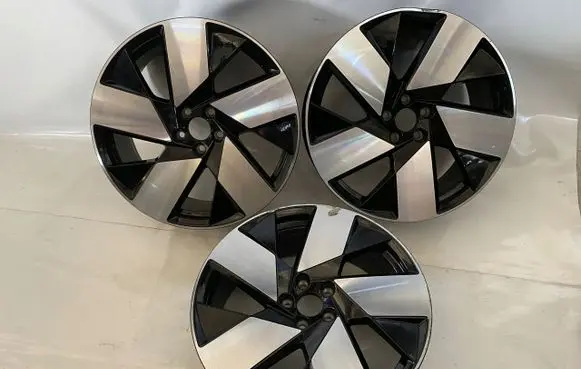 Volvo C40 R20 alloy rim 32143630