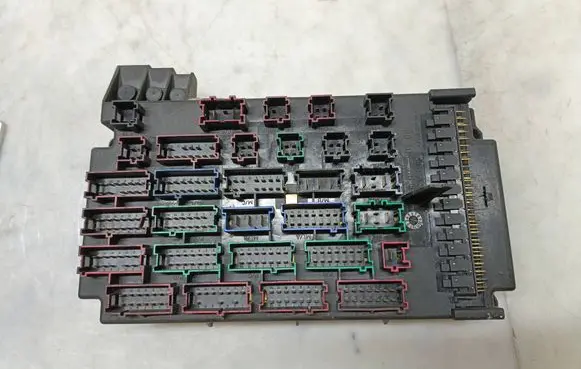 Mercedes-Benz ML W163 Fuse module 08200100 516011 1635450005