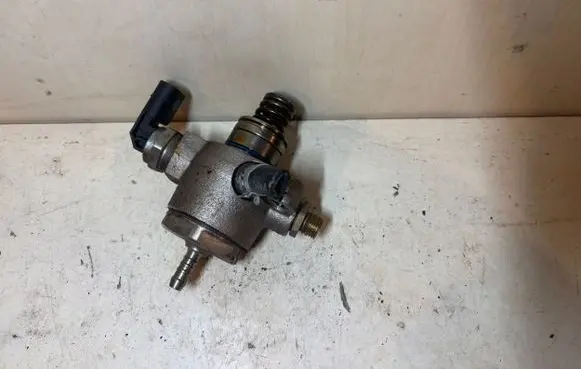 Skoda Octavia Mk3 (5E) Fuel injection high pressure pump 06L127025H